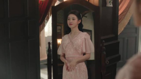 丞磊徐若晗一集私会两次，更衣室壁咚设计巧妙