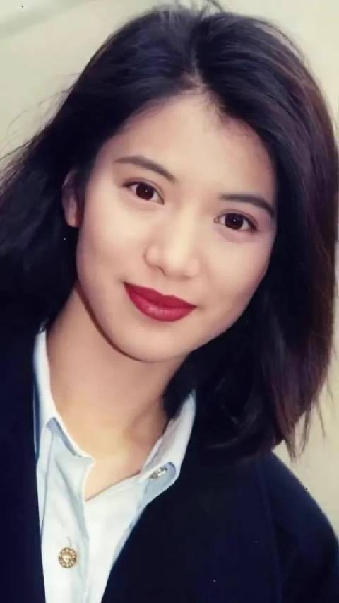 岁月从不败美人 ，1990年冠军小姐袁咏仪！