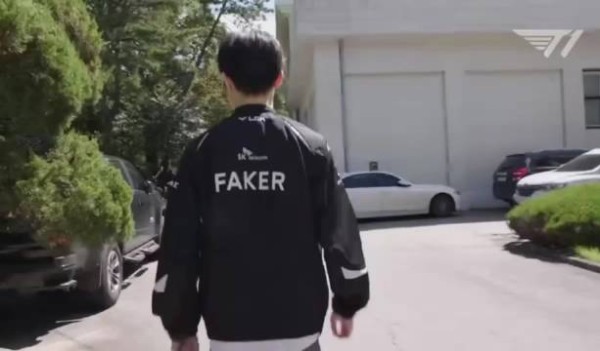 Faker饭后散步降血糖回来,发现弟弟们全都晕碳/中了莉莉娅大招昏睡中