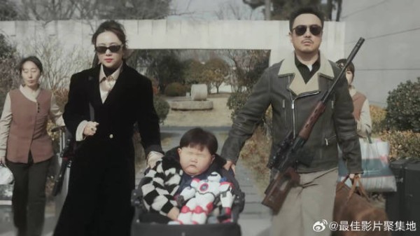 土豪夫妻大儿子养废了 给父母下安眠药，带走小儿子穷养