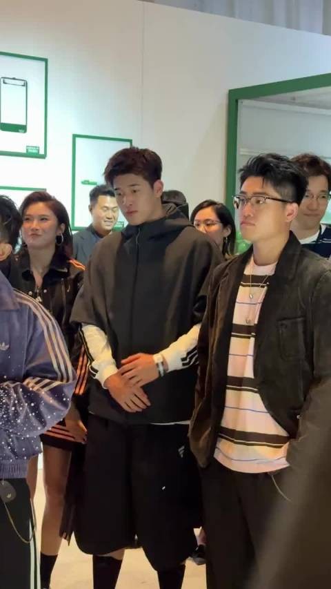 潘展乐苏翊鸣吴艳妮吴易昺相聚上海同框