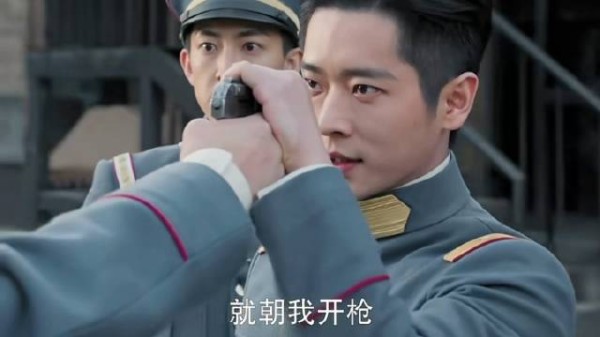 不愧是父子啊，这两人的招数都一模一样！ 玉簟秋｜丞磊 徐若晗 张丰毅