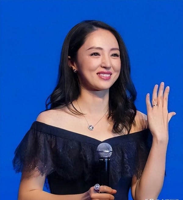 董璇：本以为二婚嫁小9岁丈夫已经够幸福，没想到如今幸福又升级