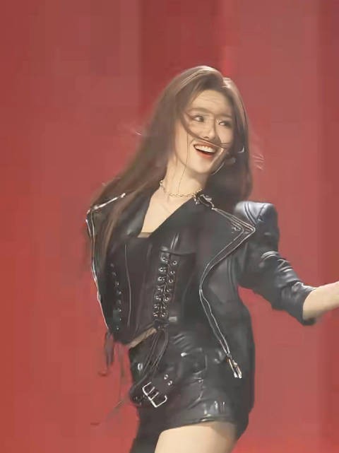 单人solo从未输 穿上皮衣的舞台从未输过 张月 | 好适合舞台一女生