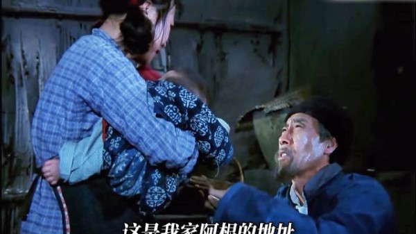 打碎茶杯遭母亲呵斥驱赶，男孩被迫离家流浪