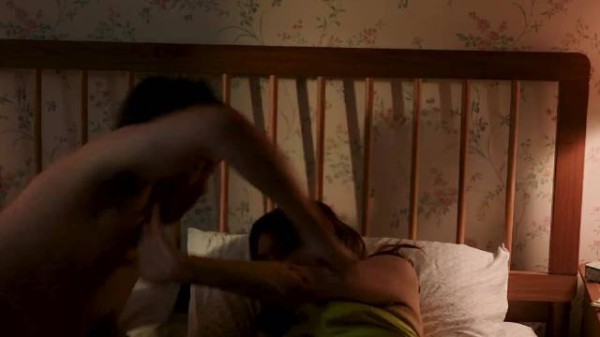 剥离妻子与母亲的标签，才看见真正的凤霞