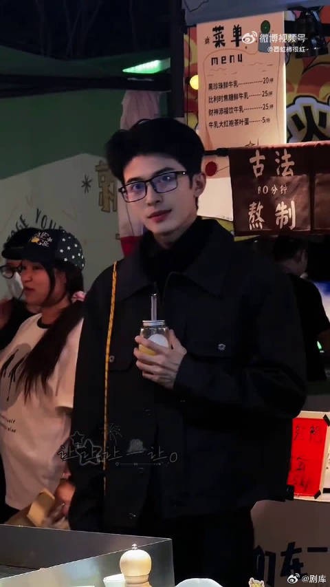 乌镇戏剧节偶遇赵小童,黄磊介绍十个勤天