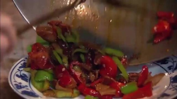 婆婆把糊饭给儿媳,把肉全给儿子,儿媳秒懂好日子到头了