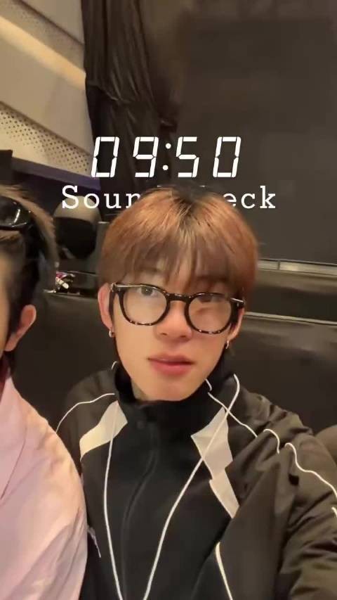 dexx.officialth更新teeteepor与忙内互动对话