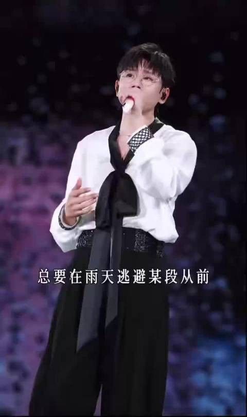 张杰深圳演唱会粤语演绎分手总要在雨天