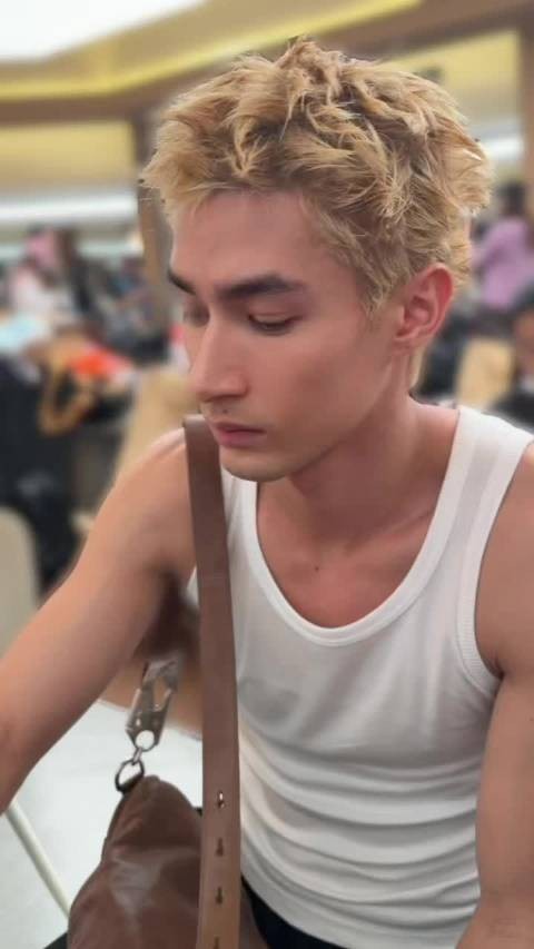 米卡回应口音席卷披哥,建议多邻国单独开一门语言
