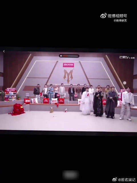 舞台亮点直接被王赫野抢走，这脚步动作，地板烫脚实锤了