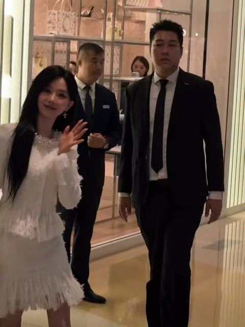 刘诗诗线下活动灵动又温柔