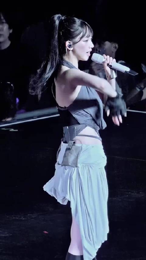 韩国蜜桃美女,感觉能拍出水来