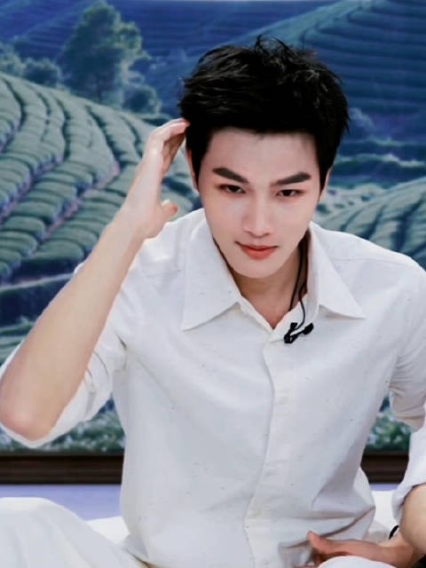 太帅了吧小屿大王 我发现小屿真的是宝藏啊，能给很多人很多点！