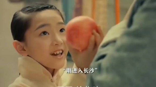 幼时霍仙姑赠桃,初识张大佛爷