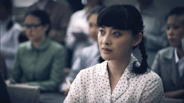 江德福拿着基地政委亲自批准的结婚报告，真诚地向安杰求婚