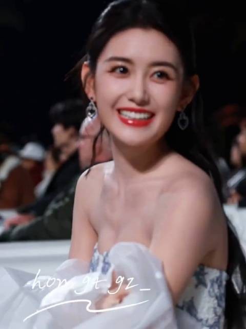 笑起来特别好看的依依,期待青年演员蒋依依的待播作品