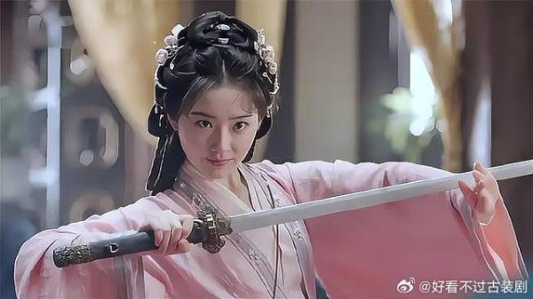 她不只是被娇养的玫瑰,她是他的妻、要与他并肩而立