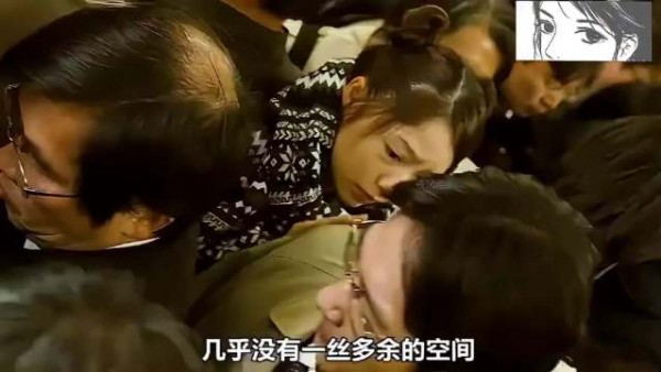 丈夫辞职当天妻子陪坐最后一次地铁，丈夫在妻子怀里痛哭