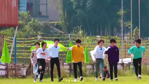 时代少年团七位少年舞台综艺亮眼，人气稳稳上涨
