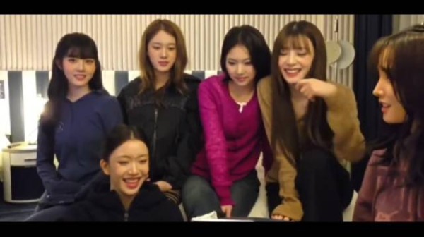 261018 STAYC团体直播 ⁡⁢⁢⁠ : 莳恩啊 大家让你说几句话 : 话