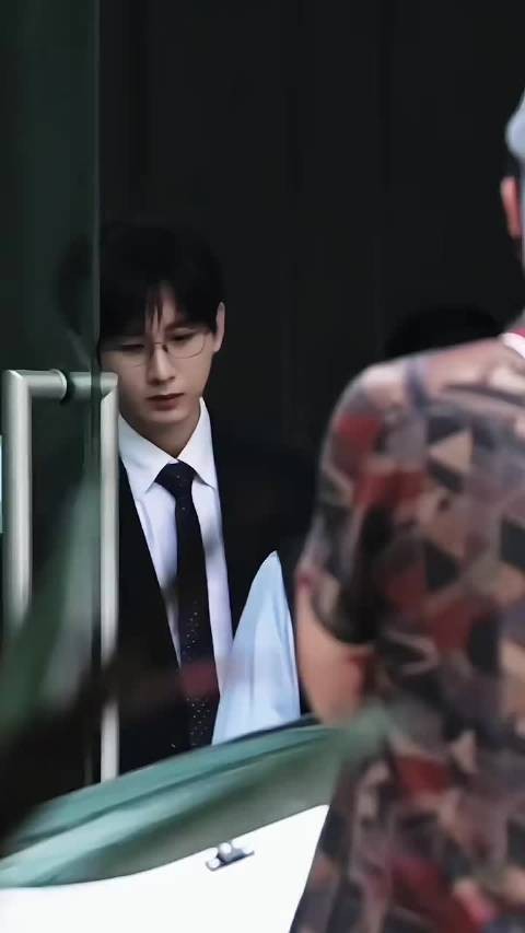 成毅一秒变脸演技，细腻展现角色内心戏