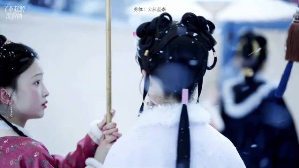 兰香如故导演拍女子为自己而活，萤火之光汇聚照亮长街