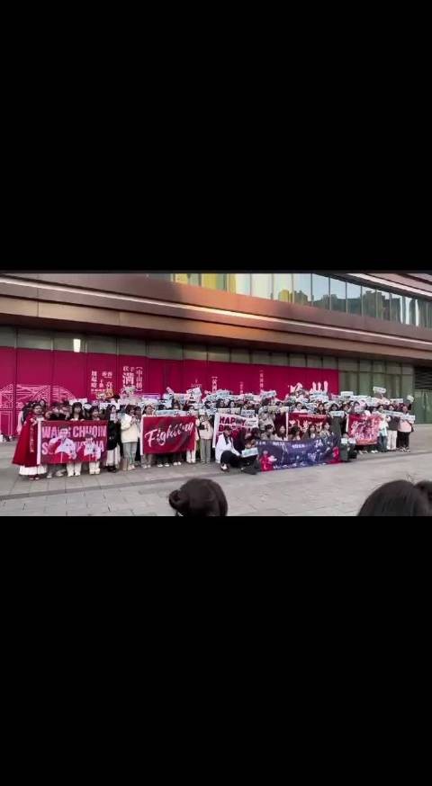 孙颖莎24岁生日 全国200多城点亮大屏庆生