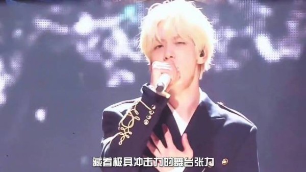 崔秀彬育儿综艺抱哄孩子，低调捐款儿童医院流浪动物救助站