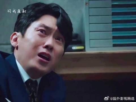 男主终于知道莱尔对他的爱只是li用 爱恨交加的他放声痛哭