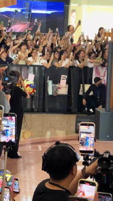 Angelababy出席线下活动状态不错