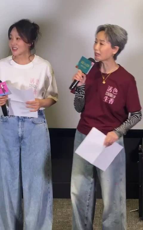 叶童路演现场撒娇紧张开心情绪切换自如
