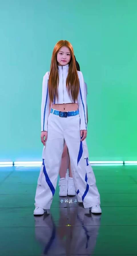 李秀满新女团A2O LITE出道曲NEON舞蹈接力舞台直拍