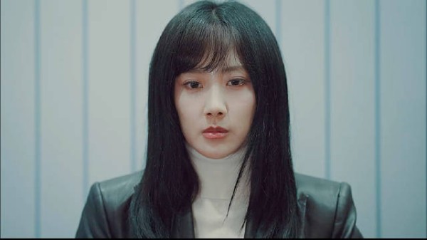 独居女孩电梯遇被通缉杀人魔，同按楼层