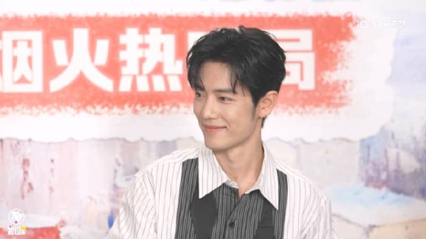 肖战回应刘铮亮职业假笑 宣传词治病救人