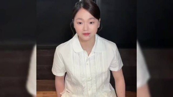 全红婵伤愈亮相上海见面会,白衬衫马尾淡妆学上海话
