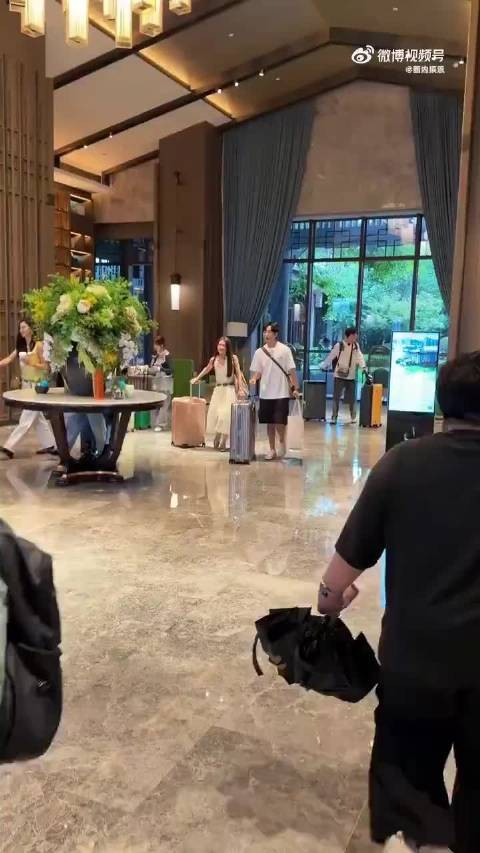 高梓淇官宣新女友，主打大大方方