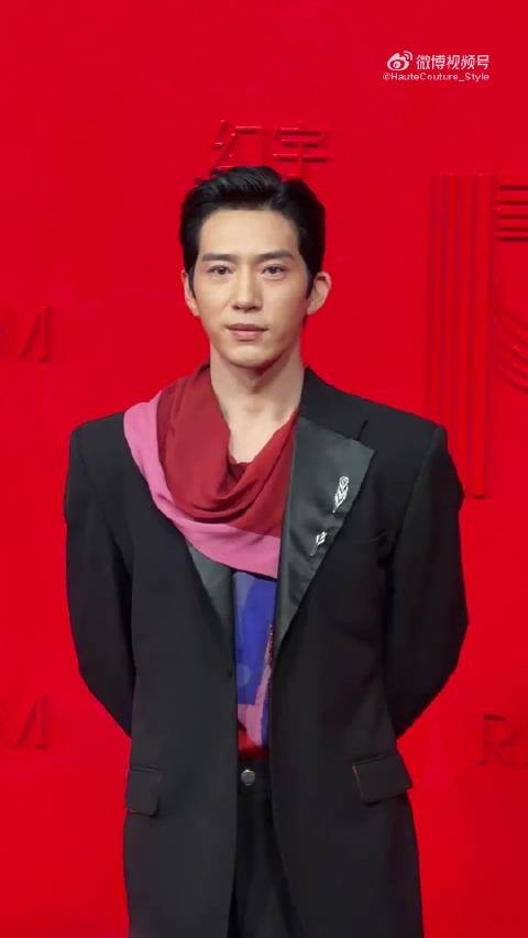 井柏然致辞娓娓道来，谈吐底蕴尽显