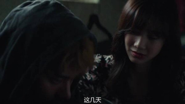 女孩为10亿赔款撞死阿伟溺毙丈夫，遭闺蜜电锯反杀