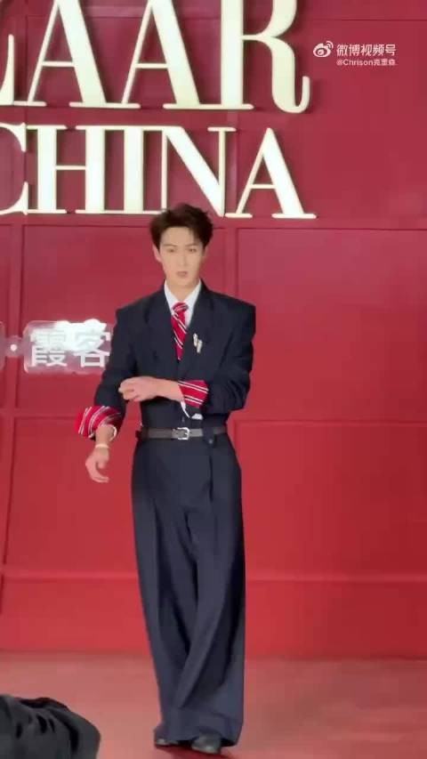 李昀锐红毯差点走错路 闪身步宣传尚公主