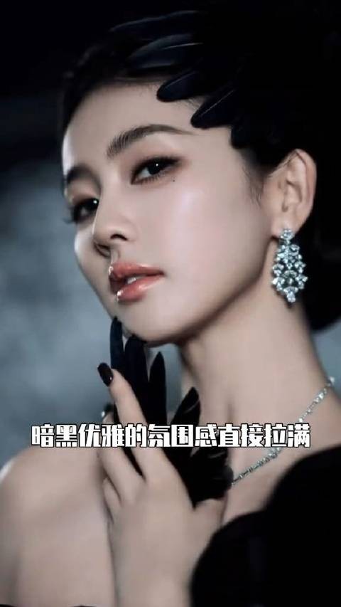 白鹿芭莎盛典生图引热议，完美头骨冲上热搜