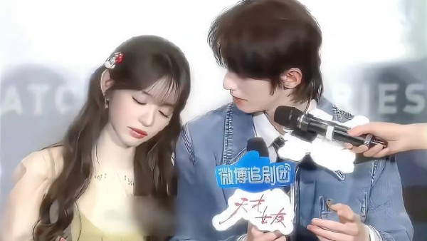 完全是樱花树下站谁都美,田曦薇男神收割机,一不小心成了所有人的天菜