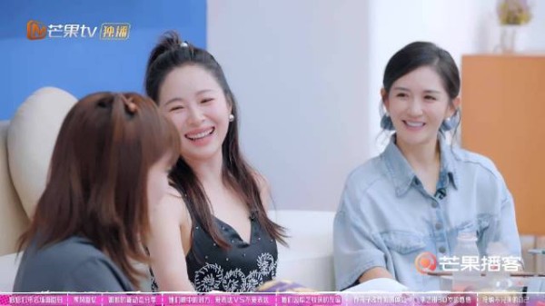 李艺彤邀谢娜一起洗澡,谢娜瞳孔震惊