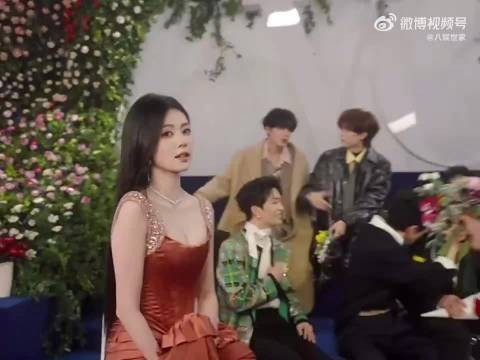 白鹿王星越VOGUE后台同框