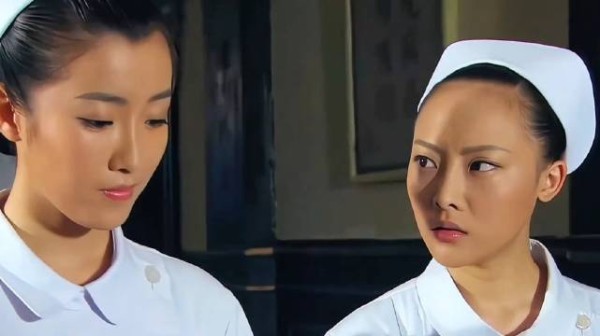 两名女特工胆识过人,混进敌人医院营救同伴