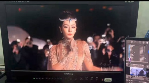 后台监视器里的热巴 原视频根本不需要修饰 超绝花絮