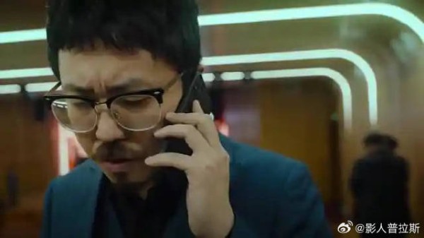 小伙以为兄弟走了 还贴心关上冷藏车车门，不曾想兄弟就在里面