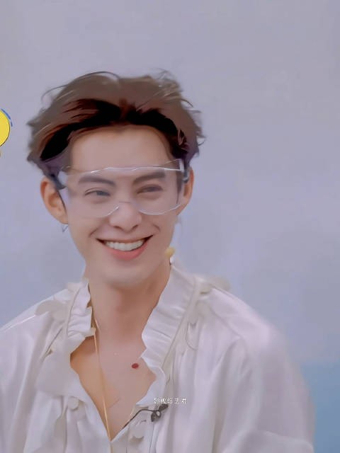 棣棣：报个平安，最近哥们好的很 就这么大大方方的！