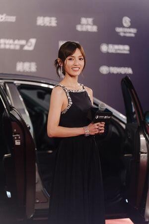 独／朵拉主持星光大道美翻　台风搅局一切重来　努力学韩语315万珠宝上身